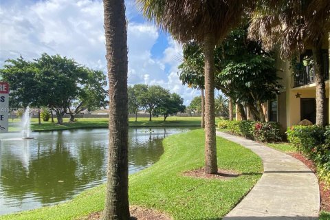 Condo in Sunrise, Florida, 2 bedrooms  № 2041811 - photo 12