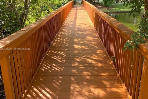 Condo in Sunrise, Florida, 2 bedrooms  № 2041811 - photo 14