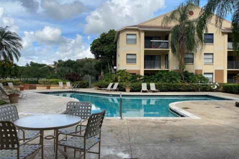 Condo in Sunrise, Florida, 2 bedrooms  № 2041811 - photo 17