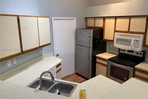 Condo in Sunrise, Florida, 2 bedrooms  № 2041811 - photo 7