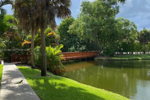 Condo in Sunrise, Florida, 2 bedrooms  № 2041811 - photo 11