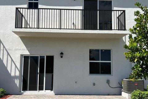 Touwnhouse à vendre à Homestead, Floride: 3 chambres, 159.05 m2 № 2051974 - photo 2
