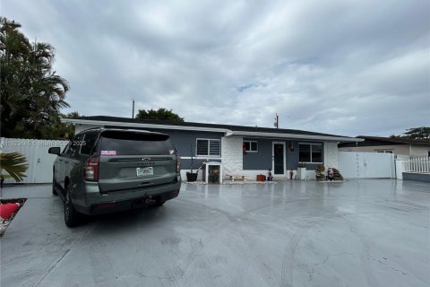House in Miami, Florida 3 bedrooms, 115.94 sq.m. № 1788465 - photo 21