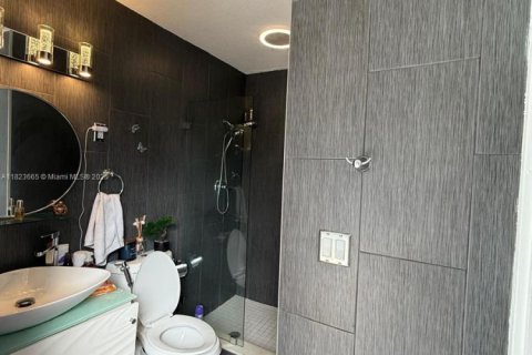 House in Miami, Florida 3 bedrooms, 115.94 sq.m. № 1788465 - photo 6