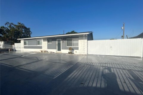House in Miami, Florida 3 bedrooms, 115.94 sq.m. № 1788465 - photo 20