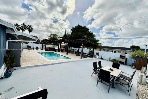 House in Miami, Florida 3 bedrooms, 115.94 sq.m. № 1788465 - photo 14