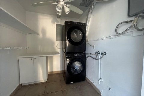 House in Miami, Florida 3 bedrooms, 115.94 sq.m. № 1788465 - photo 10