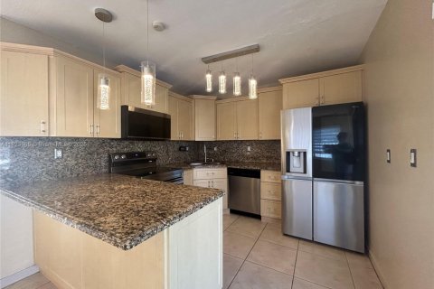 House in Miami, Florida 3 bedrooms, 115.94 sq.m. № 1788465 - photo 29