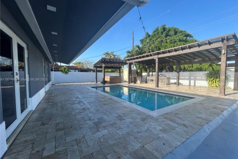 House in Miami, Florida 3 bedrooms, 115.94 sq.m. № 1788465 - photo 16