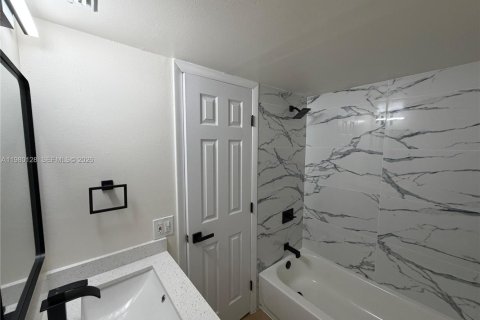 Copropriété à louer à Pompano Beach, Floride: 2 chambres, 84.08 m2 № 2046395 - photo 8