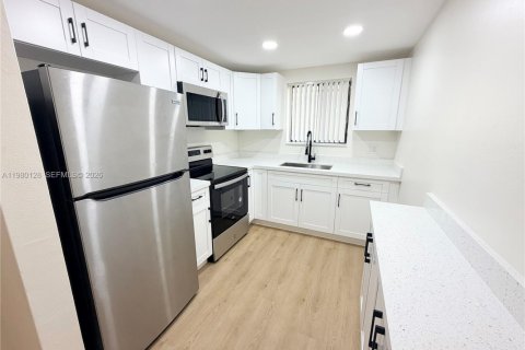 Condo à Pompano Beach, Floride, 2 chambres  № 2046395