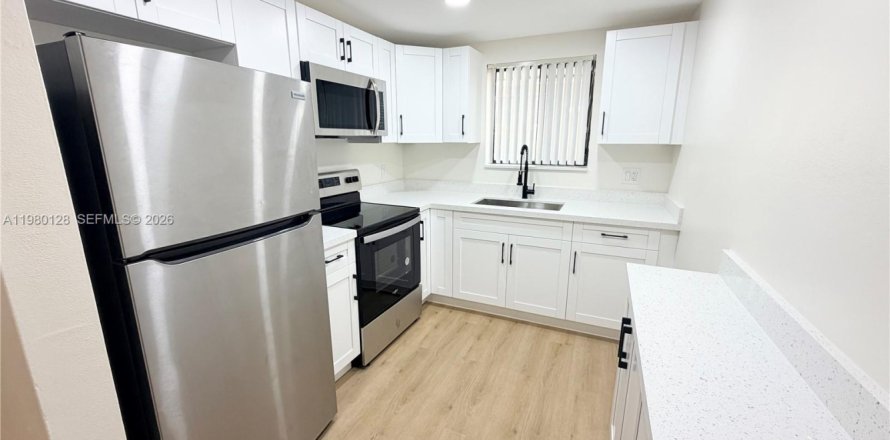 Condo à Pompano Beach, Floride, 2 chambres  № 2046395