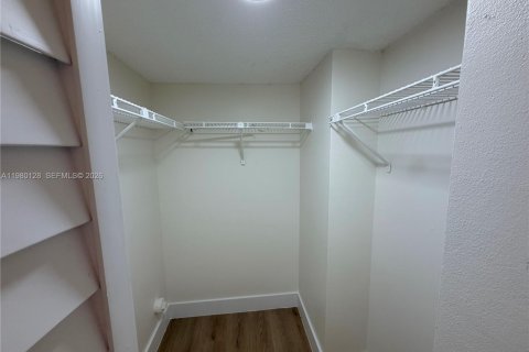 Copropriété à louer à Pompano Beach, Floride: 2 chambres, 84.08 m2 № 2046395 - photo 12