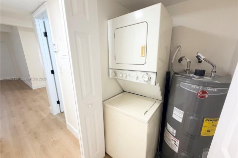 Copropriété à louer à Pompano Beach, Floride: 2 chambres, 84.08 m2 № 2046395 - photo 4