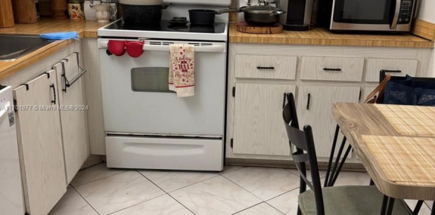 Condominio en North Lauderdale, Florida, 2 dormitorios  № 1461478