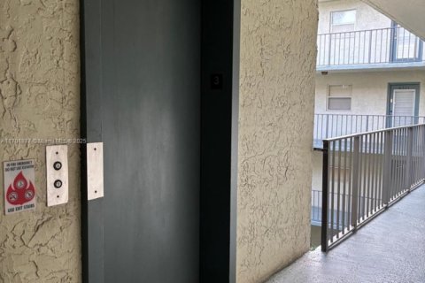 Condominio en venta en North Lauderdale, Florida, 2 dormitorios, 92.9 m2 № 1461478 - foto 8