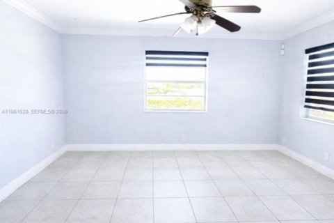 Condo in Hallandale Beach, Florida, 1 bedroom № 2080839 - photo 6