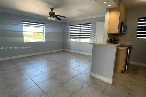 Condo in Hallandale Beach, Florida, 1 bedroom № 2080839 - photo 4