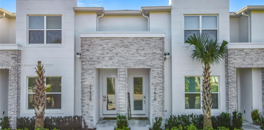 Villa ou maison à Clermont, Floride 3 chambres, 210.52 m2 № 2082373