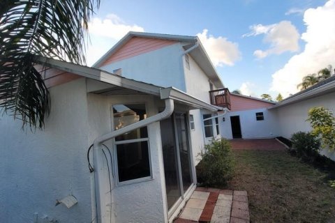 Townhouse in Melbourne, Florida 2 bedrooms, 141.21 sq.m. № 1833413 - photo 12