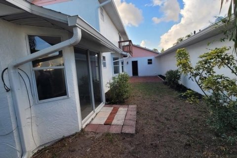 Townhouse in Melbourne, Florida 2 bedrooms, 141.21 sq.m. № 1833413 - photo 11