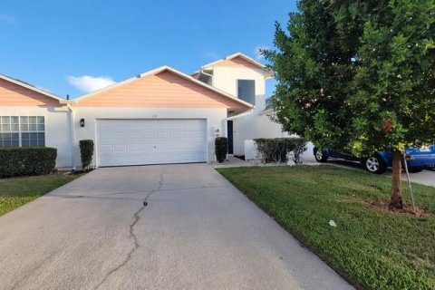 Townhouse in Melbourne, Florida 2 bedrooms, 141.21 sq.m. № 1833413 - photo 1