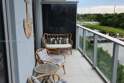 Condominio en alquiler en North Miami Beach, Florida, 3 dormitorios, 144.65 m2 № 2029623 - foto 18