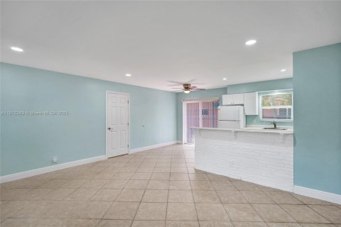 House in Fort Lauderdale, Florida 2 bedrooms, 193.89 sq.m. № 2016306 - photo 10