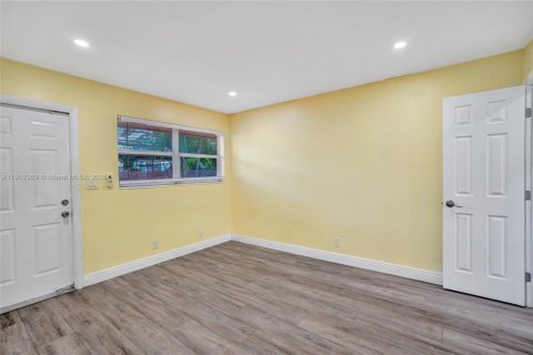 House in Fort Lauderdale, Florida 2 bedrooms, 193.89 sq.m. № 2016306 - photo 14