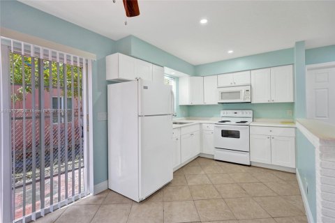 House in Fort Lauderdale, Florida 2 bedrooms, 193.89 sq.m. № 2016306 - photo 12