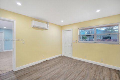 House in Fort Lauderdale, Florida 2 bedrooms, 193.89 sq.m. № 2016306 - photo 15