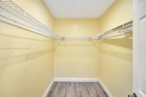 House in Fort Lauderdale, Florida 2 bedrooms, 193.89 sq.m. № 2016306 - photo 16