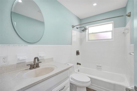 House in Fort Lauderdale, Florida 2 bedrooms, 193.89 sq.m. № 2016306 - photo 25