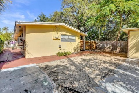 House in Fort Lauderdale, Florida 2 bedrooms, 193.89 sq.m. № 2016306 - photo 28