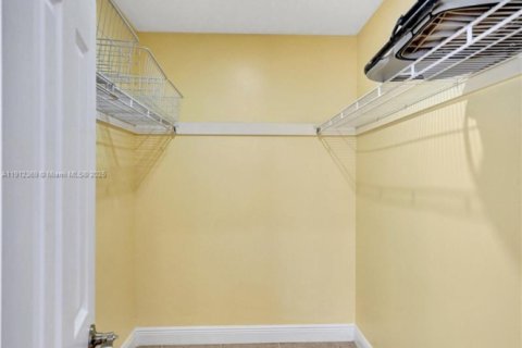 House in Fort Lauderdale, Florida 2 bedrooms, 193.89 sq.m. № 2016306 - photo 17