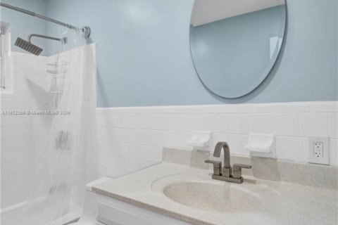 House in Fort Lauderdale, Florida 2 bedrooms, 193.89 sq.m. № 2016306 - photo 20