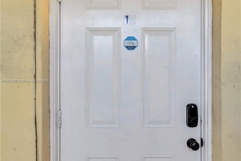 House in Fort Lauderdale, Florida 2 bedrooms, 193.89 sq.m. № 2016306 - photo 3