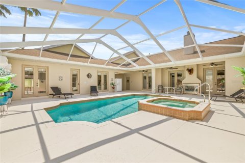 Casa en venta en Weeki Wachee, Florida, 5 dormitorios, 281.77 m2 № 1689626 - foto 9