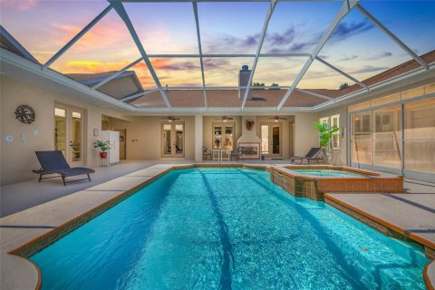 Casa en venta en Weeki Wachee, Florida, 5 dormitorios, 281.77 m2 № 1689626 - foto 7