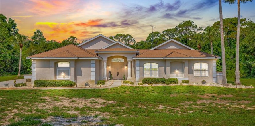Casa en Weeki Wachee, Florida 5 dormitorios, 281.77 m2 № 1689626