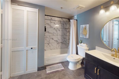 Condominio en venta en Miami, Florida, 1 dormitorio, 76.64 m2 № 2027577 - foto 12