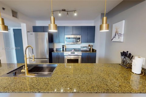 Condominio en venta en Miami, Florida, 1 dormitorio, 76.64 m2 № 2027577 - foto 6