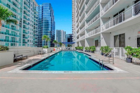Condominio en venta en Miami, Florida, 1 dormitorio, 76.64 m2 № 2027577 - foto 20