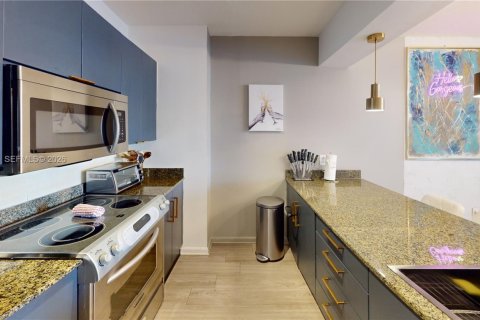 Condominio en venta en Miami, Florida, 1 dormitorio, 76.64 m2 № 2027577 - foto 5