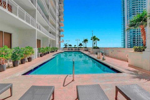 Condominio en venta en Miami, Florida, 1 dormitorio, 76.64 m2 № 2027577 - foto 21