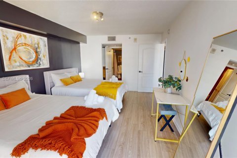 Condominio en venta en Miami, Florida, 1 dormitorio, 76.64 m2 № 2027577 - foto 10