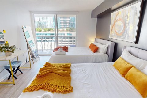Condominio en venta en Miami, Florida, 1 dormitorio, 76.64 m2 № 2027577 - foto 9