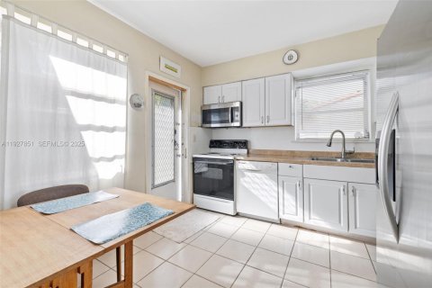 Купить виллу или дом в Майами, Флорида 3 спальни, 119.29м2, № 1989278 - фото 16