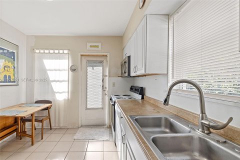 Купить виллу или дом в Майами, Флорида 3 спальни, 119.29м2, № 1989278 - фото 17