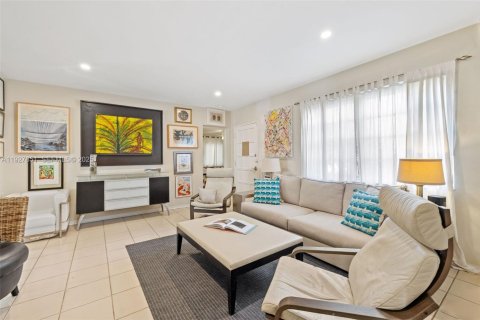 Купить виллу или дом в Майами, Флорида 3 спальни, 119.29м2, № 1989278 - фото 6